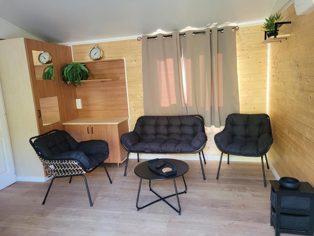 Camping Mobil De Patricia Et Franck A Sigean